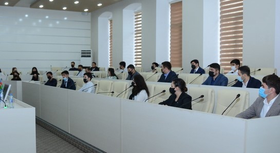 Rektor tələbə təşkilatlarına sədrlik iddiasında olan namizədlərlə görüşüb